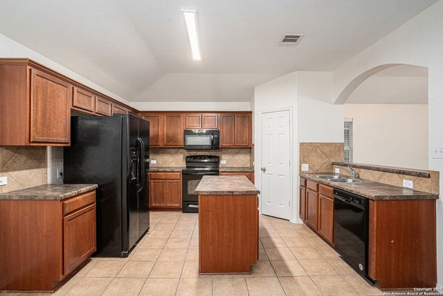 2135 Wiltshire Dr, New Braunfels, TX 78130