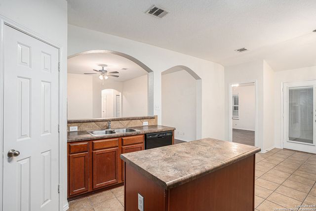 2135 Wiltshire Dr, New Braunfels, TX 78130