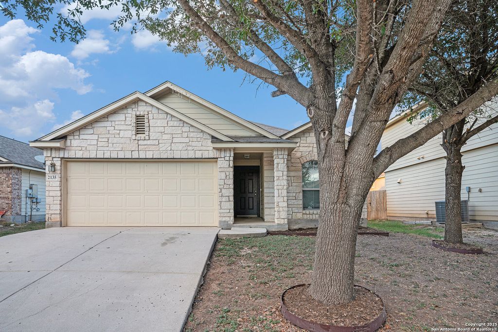 2135 Wiltshire Dr, New Braunfels, TX 78130