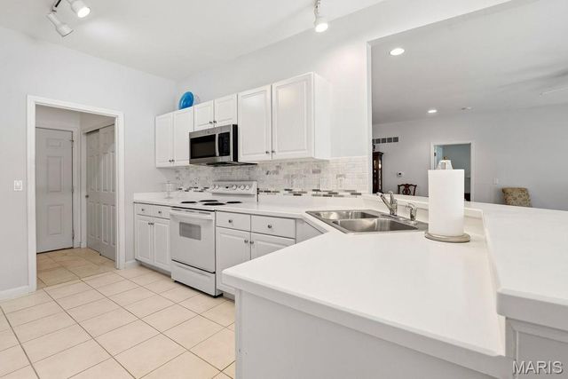 10125 Allington Drive, St Louis, MO 63128