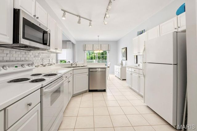 10125 Allington Drive, St Louis, MO 63128