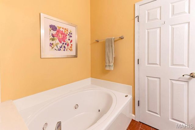 10125 Allington Drive, St Louis, MO 63128