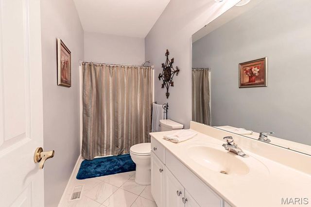 10125 Allington Drive, St Louis, MO 63128