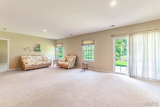 10125 Allington Drive, St Louis, MO 63128