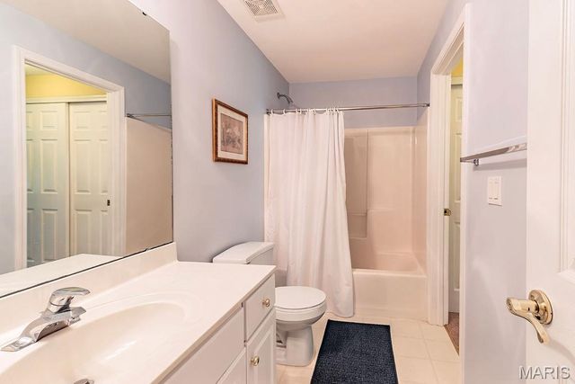 10125 Allington Drive, St Louis, MO 63128