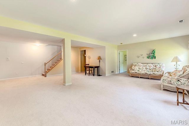 10125 Allington Drive, St Louis, MO 63128