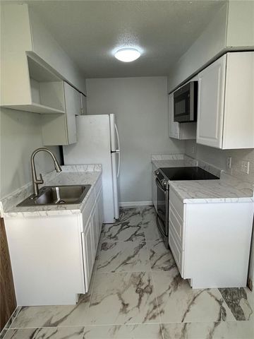 822 N NEW HAMPSHIRE AVENUE, Tavares, FL 32778