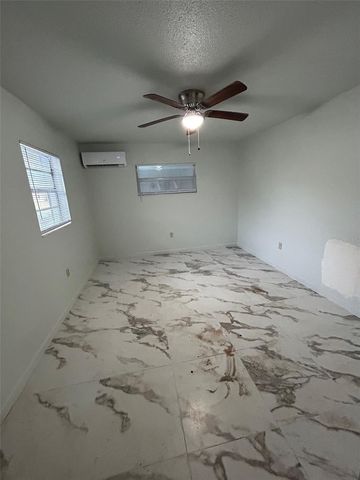 822 N NEW HAMPSHIRE AVENUE, Tavares, FL 32778