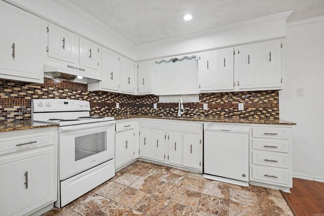 2317 Peach Tree Dr, Little Rock, AR 72211