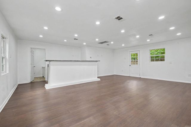 2317 Peach Tree Dr, Little Rock, AR 72211