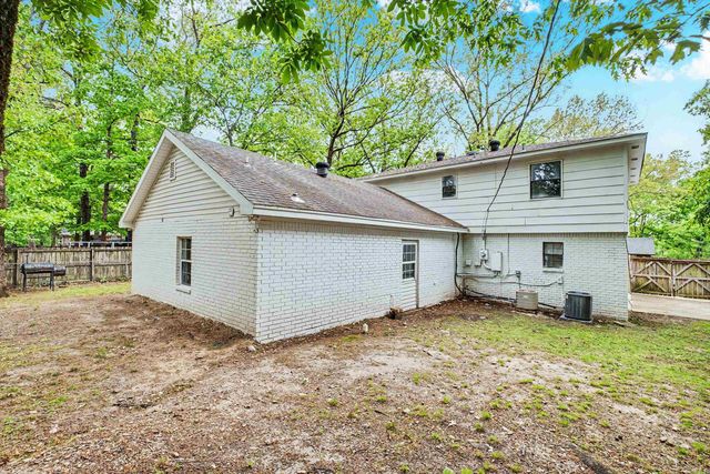 2317 Peach Tree Dr, Little Rock, AR 72211