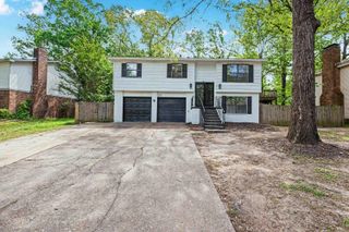 2317 Peach Tree Dr, Little Rock, AR 72211