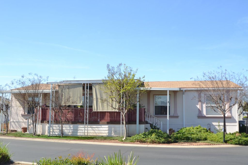Image 1 of property listing at 336 E Alluvial Avenue # 122, Fresno, CA 93720