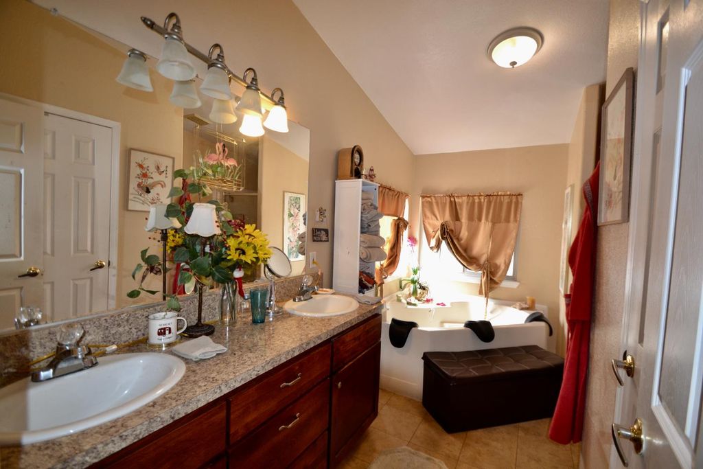 Image 15 of property listing at 336 E Alluvial Avenue # 122, Fresno, CA 93720