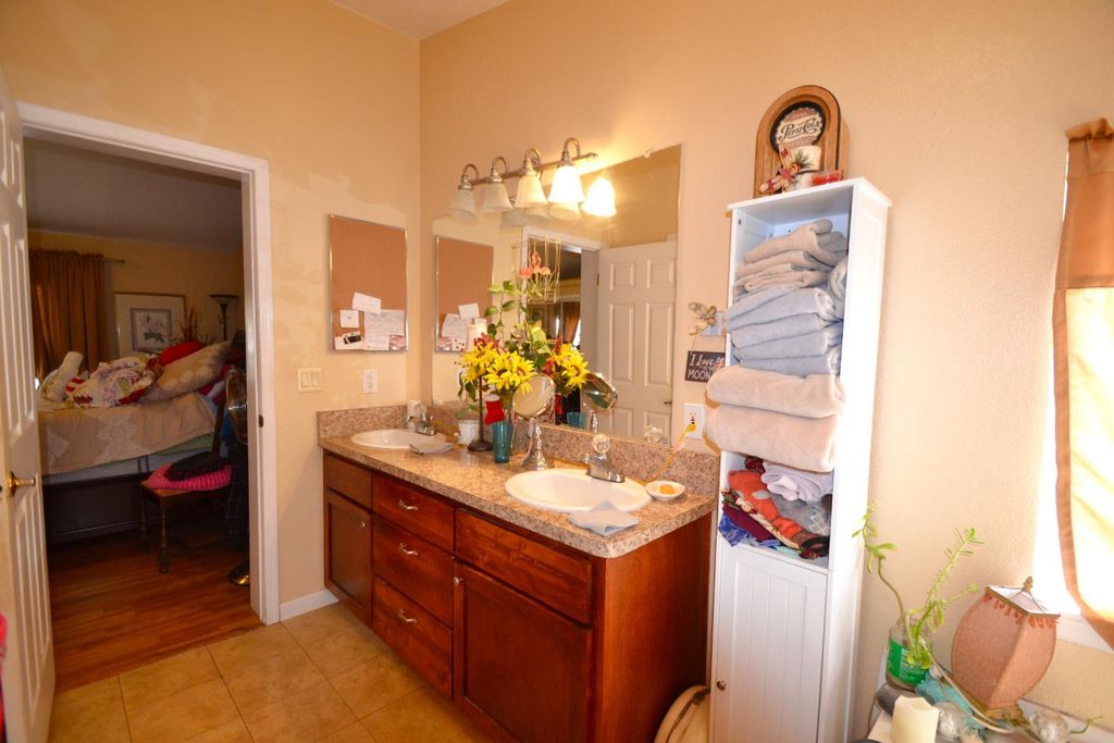 Image 17 of property listing at 336 E Alluvial Avenue # 122, Fresno, CA 93720