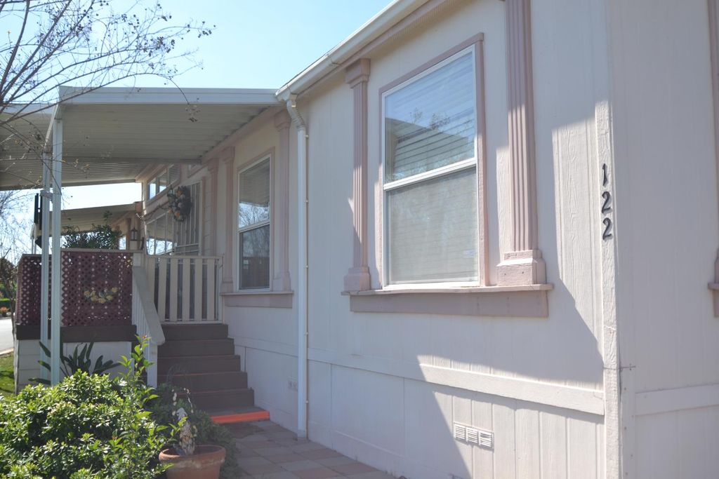 Image 2 of property listing at 336 E Alluvial Avenue # 122, Fresno, CA 93720