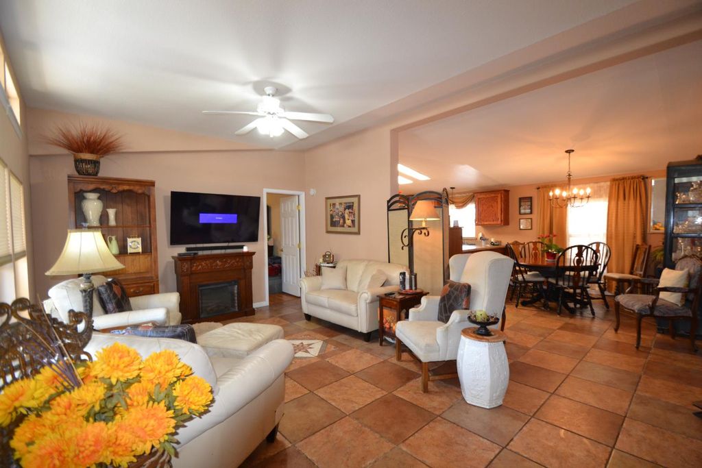 Image 5 of property listing at 336 E Alluvial Avenue # 122, Fresno, CA 93720