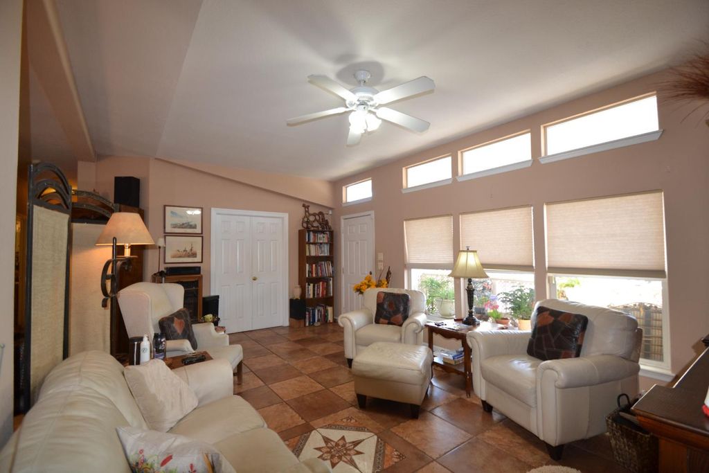 Image 6 of property listing at 336 E Alluvial Avenue # 122, Fresno, CA 93720