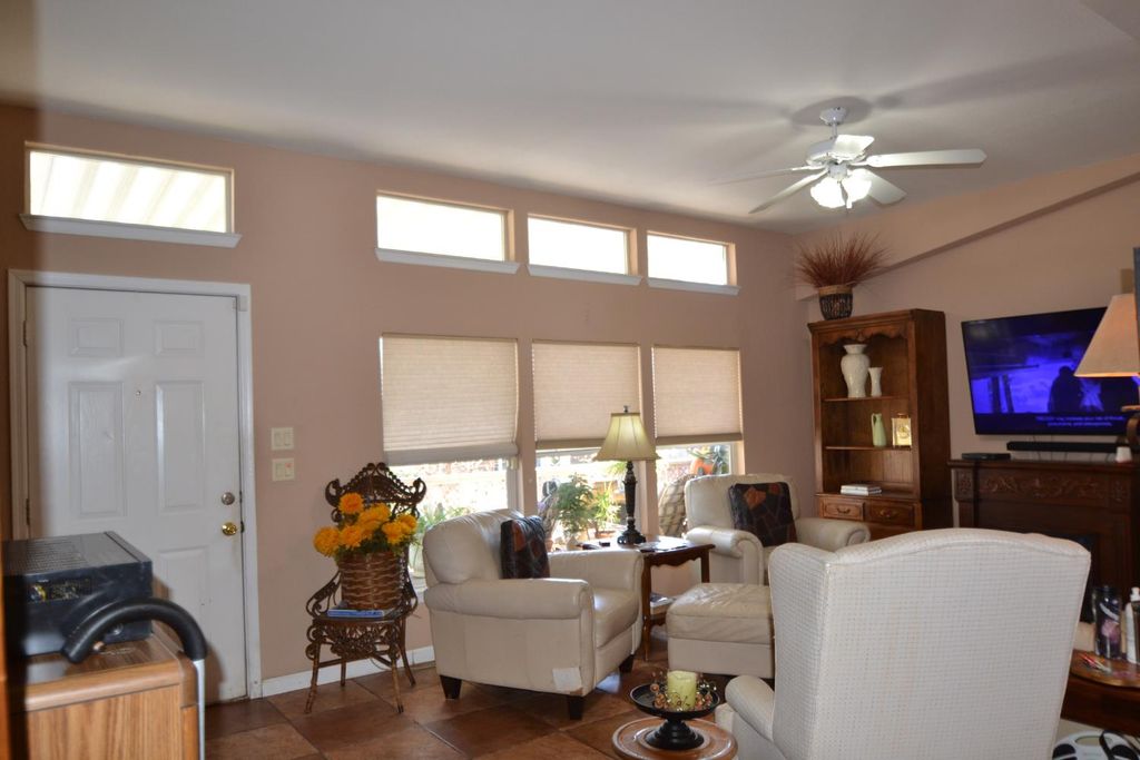 Image 7 of property listing at 336 E Alluvial Avenue # 122, Fresno, CA 93720