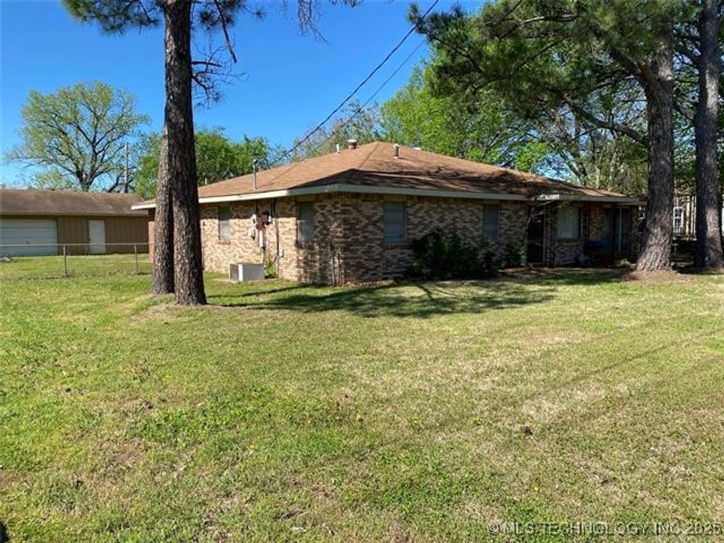205 W Washington Avenue, Calera, OK 74730