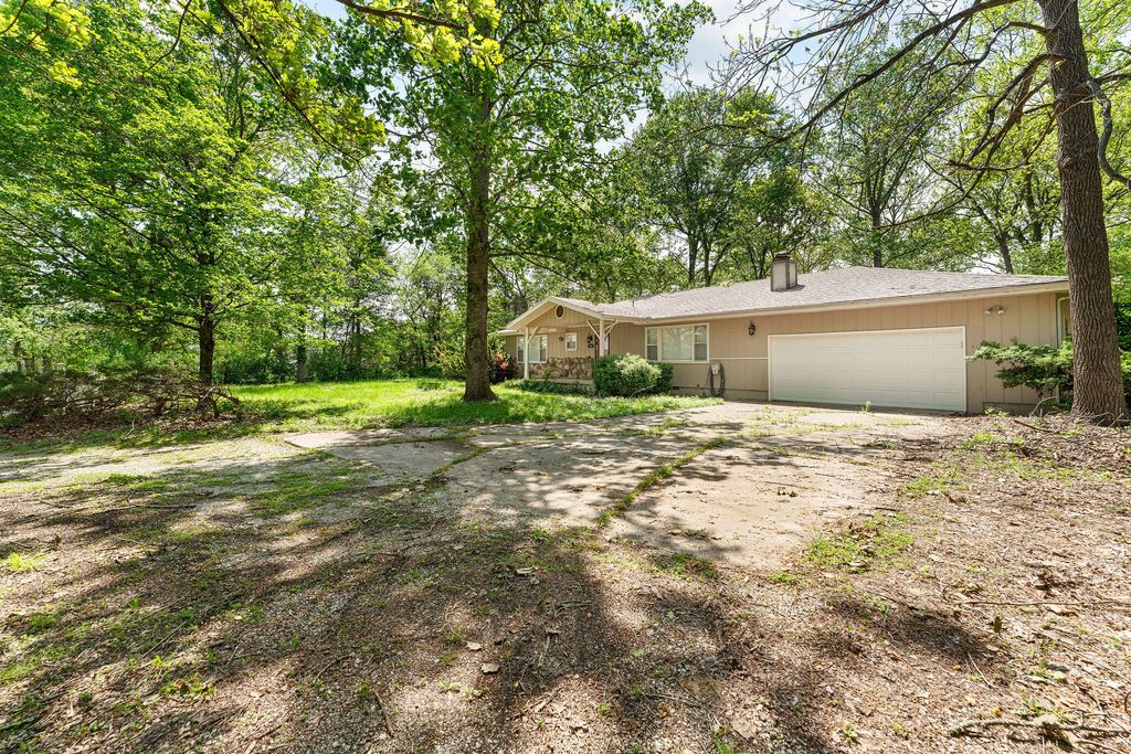 2097 Sunset Inn Road, Branson, MO 65616