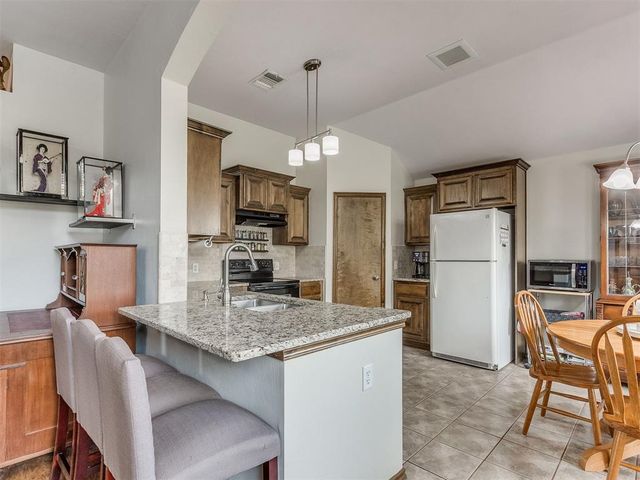 300 Lone Oak Drive, Norman, OK 73071