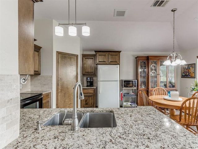 300 Lone Oak Drive, Norman, OK 73071