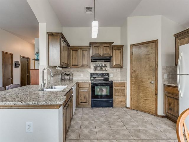 300 Lone Oak Drive, Norman, OK 73071