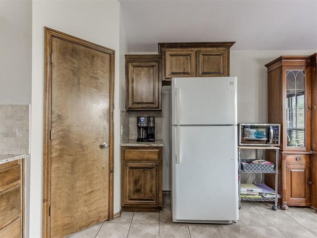 300 Lone Oak Drive, Norman, OK 73071