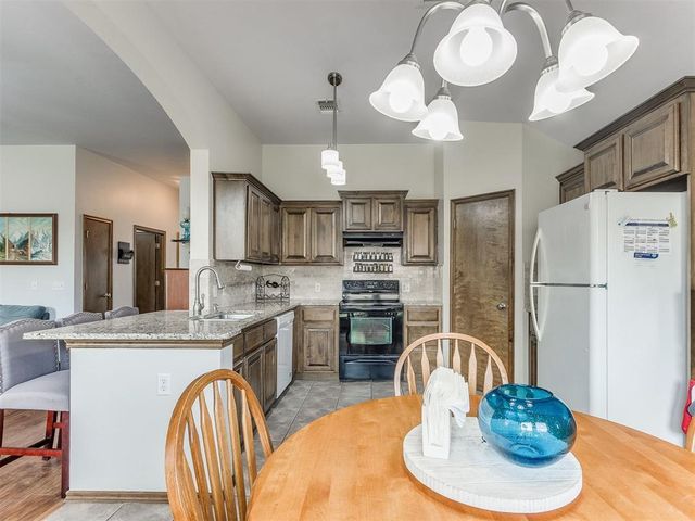 300 Lone Oak Drive, Norman, OK 73071