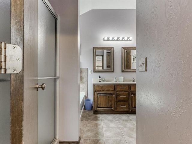 300 Lone Oak Drive, Norman, OK 73071