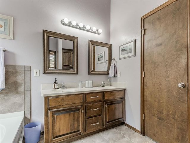 300 Lone Oak Drive, Norman, OK 73071