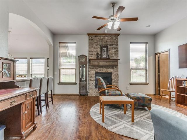 300 Lone Oak Drive, Norman, OK 73071