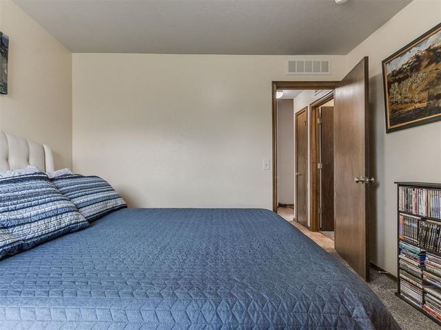 300 Lone Oak Drive, Norman, OK 73071