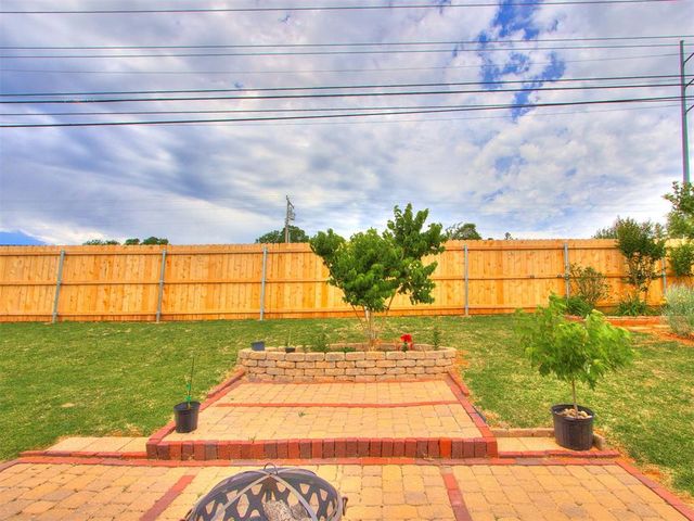 300 Lone Oak Drive, Norman, OK 73071