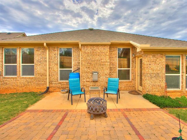 300 Lone Oak Drive, Norman, OK 73071