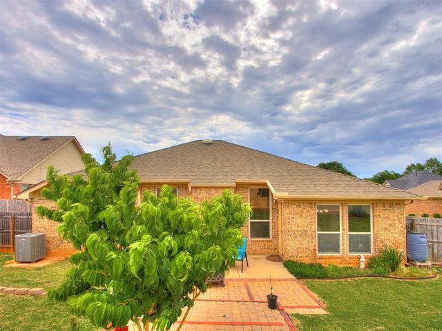 300 Lone Oak Drive, Norman, OK 73071