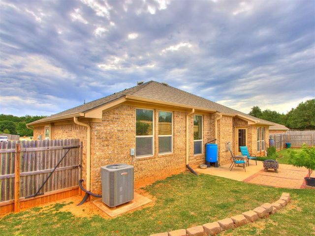 300 Lone Oak Drive, Norman, OK 73071