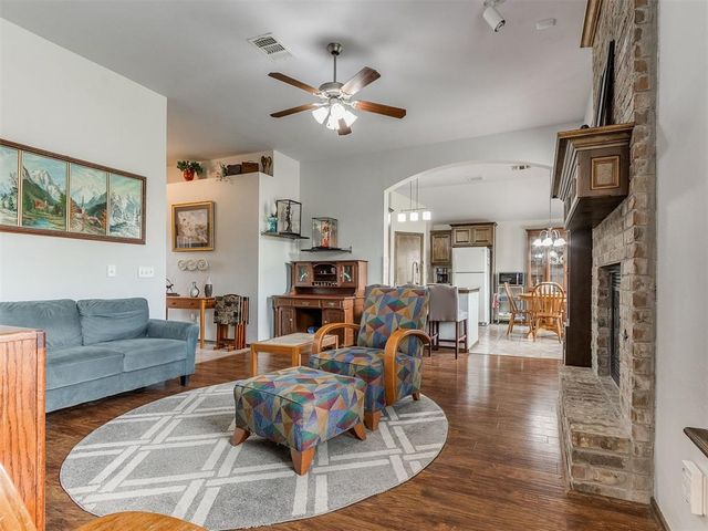 300 Lone Oak Drive, Norman, OK 73071