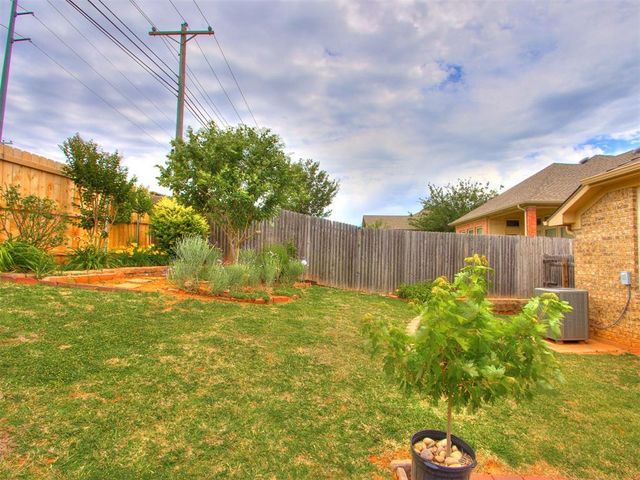 300 Lone Oak Drive, Norman, OK 73071