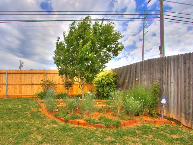 300 Lone Oak Drive, Norman, OK 73071