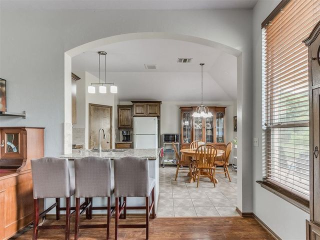 300 Lone Oak Drive, Norman, OK 73071