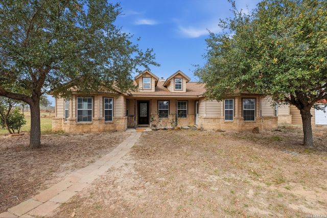 370 ALBERTS LN, Somerset, TX 78069