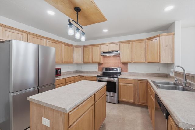 370 ALBERTS LN, Somerset, TX 78069