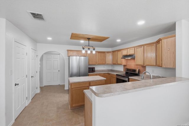 370 ALBERTS LN, Somerset, TX 78069