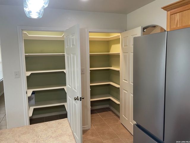 370 ALBERTS LN, Somerset, TX 78069