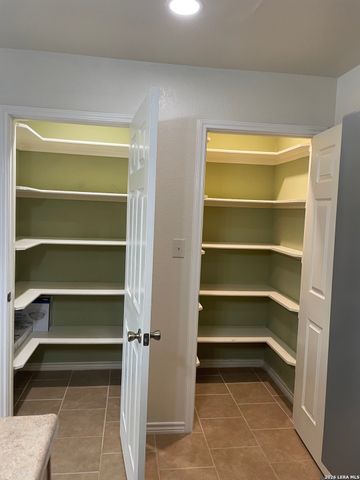 370 ALBERTS LN, Somerset, TX 78069