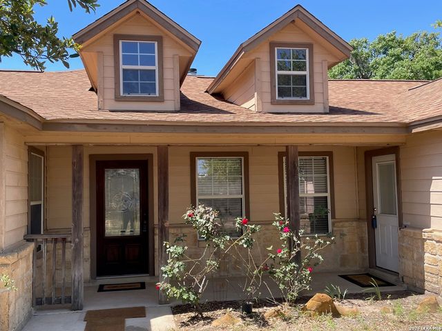 370 ALBERTS LN, Somerset, TX 78069