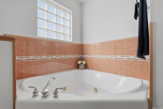 370 ALBERTS LN, Somerset, TX 78069