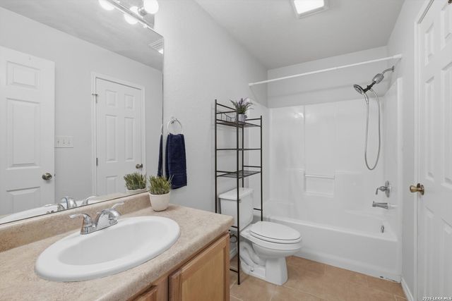 370 ALBERTS LN, Somerset, TX 78069